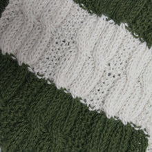 Cargar imagen en el visor de la galería, BUFANDA de 8s REVERSIBLE RAYADA EN VERDE Y CRUDO - GiBlack Knits
