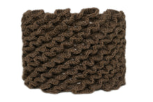 Cargar imagen en el visor de la galería, SET MARIA CUELLO Y MITONES MARRON - GiBlack Knits
